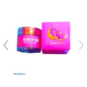 Jeffree star velour lip scrub in pink grapefruit. Never out of box